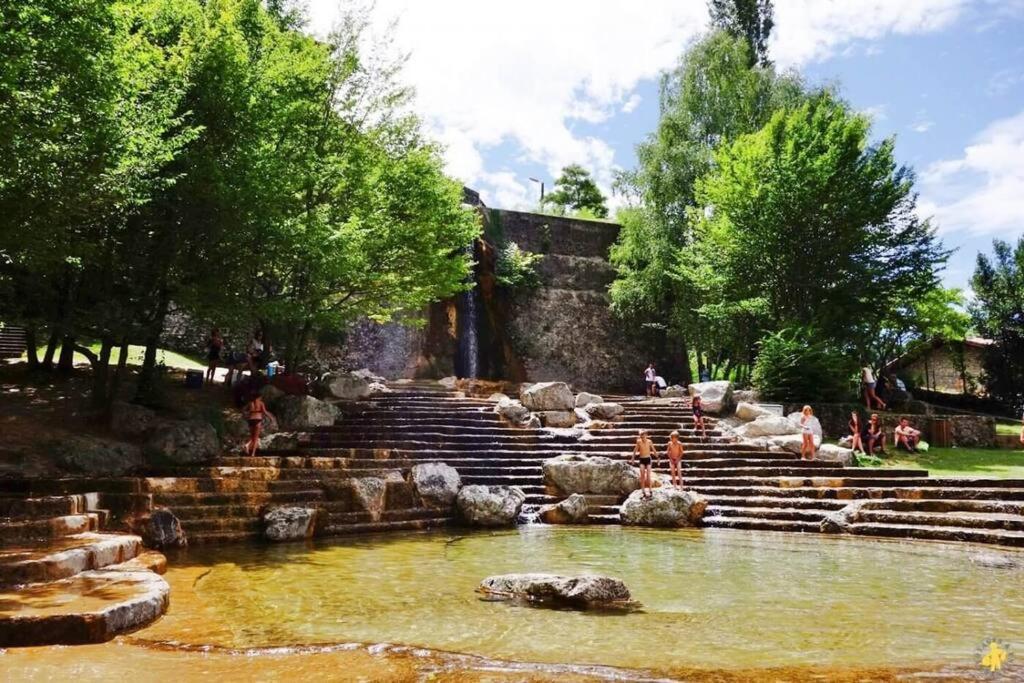 Maison Suspendue Avec Jacuzzi Privatif Pont-en-Royans Esterno foto