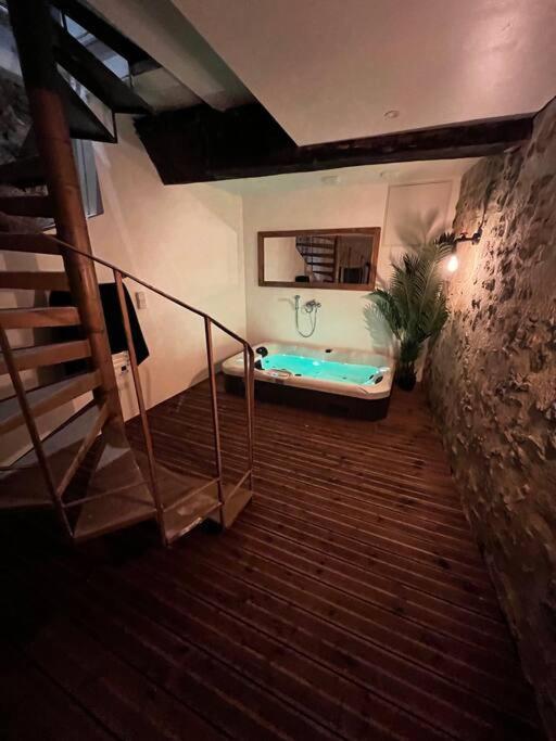 Maison Suspendue Avec Jacuzzi Privatif Pont-en-Royans Esterno foto